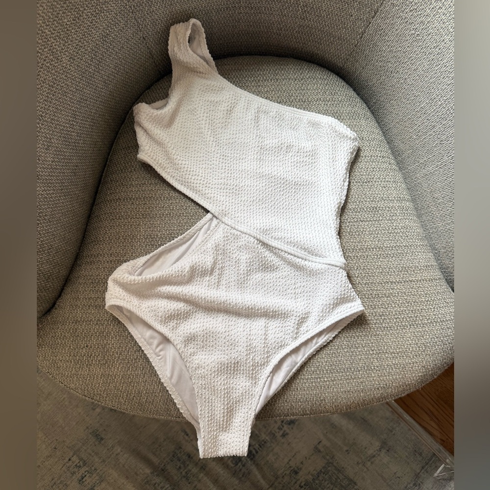 White One-Shoulder Swimsuit